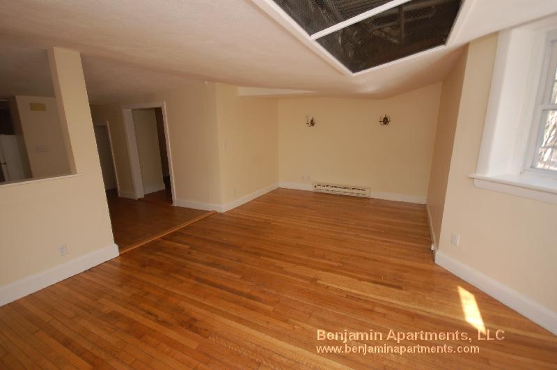 33 Lancaster Ter, Brookline Village