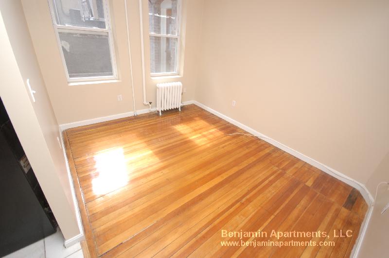 220 Hanover St, North End