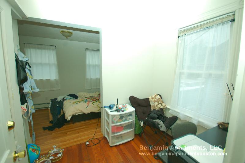 18 Greylock Rd, Allston