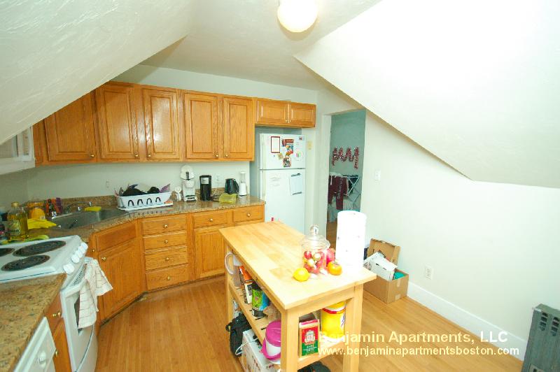 18 Greylock Rd, Allston