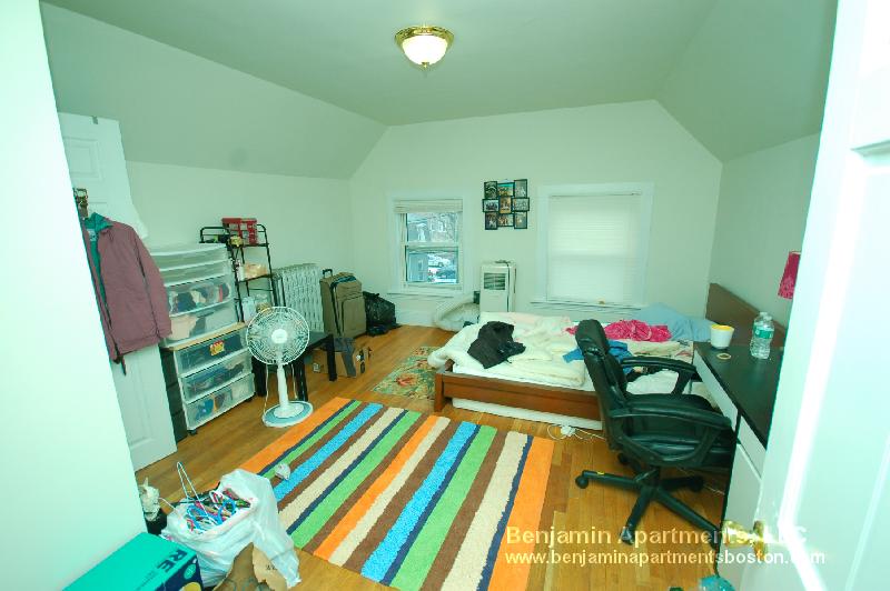 18 Greylock Rd, Allston