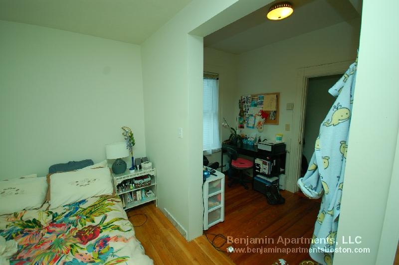 18 Greylock Rd, Allston