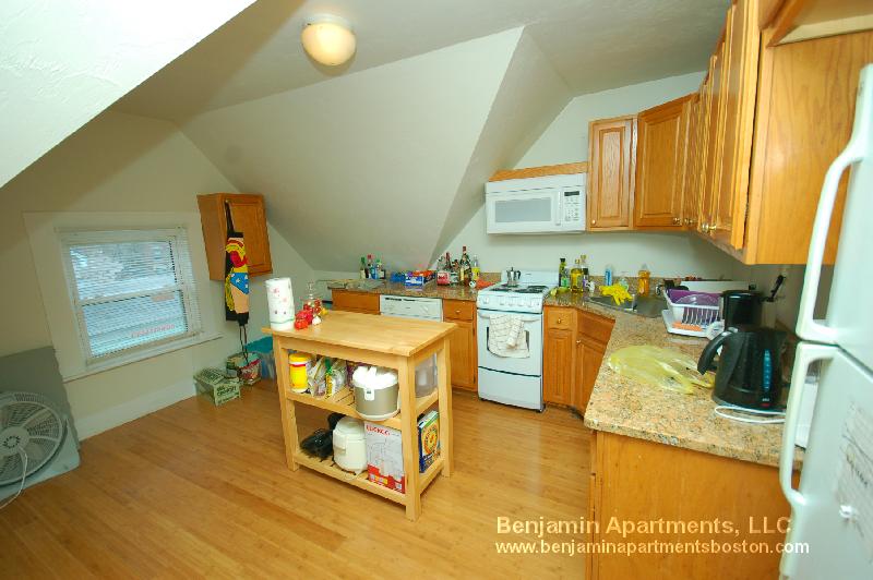 18 Greylock Rd, Allston