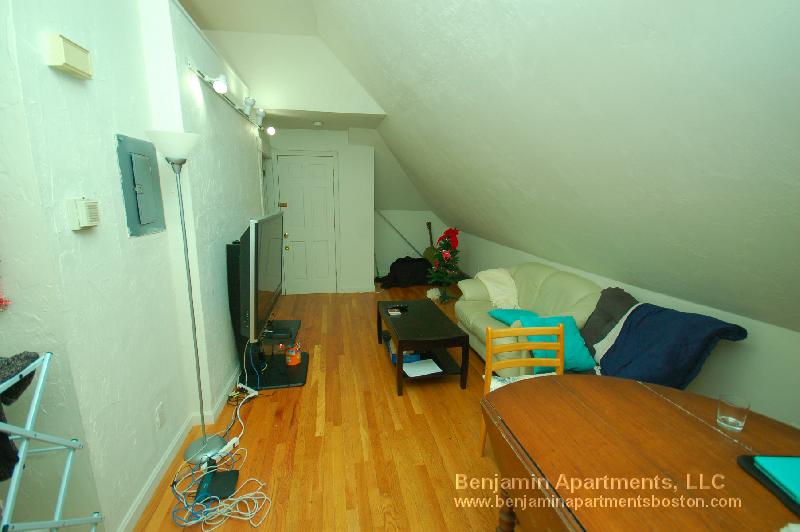 18 Greylock Rd, Allston