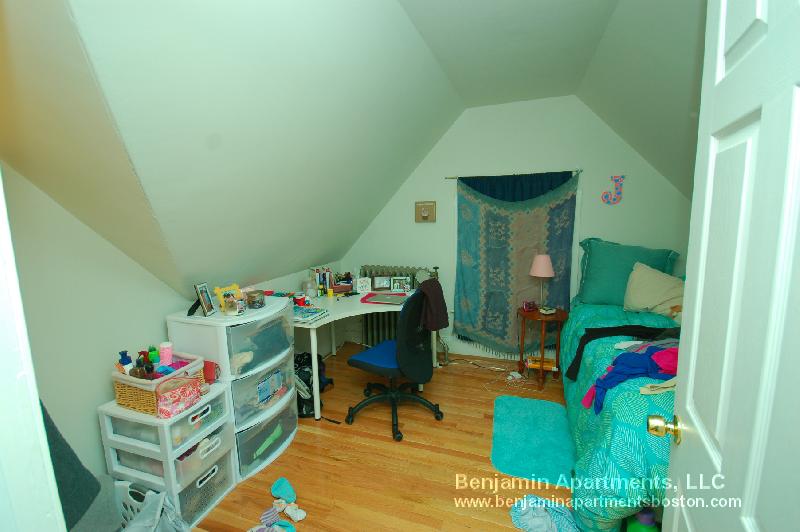 18 Greylock Rd, Allston