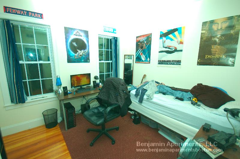 3 bed, 1 bath apartment for rent at 108 Fisher Ave Unit 3, Mission Hill — photo 2 of 8