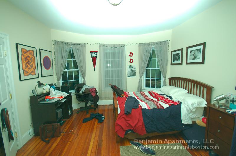 3 bed, 1 bath apartment for rent at 108 Fisher Ave Unit 3, Mission Hill — photo 3 of 8
