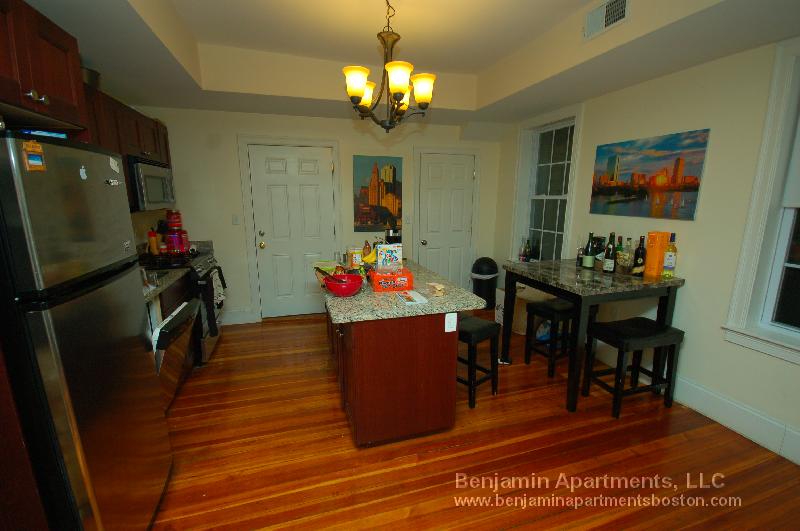3 bed, 1 bath apartment for rent at 108 Fisher Ave Unit 3, Mission Hill — photo 5 of 8