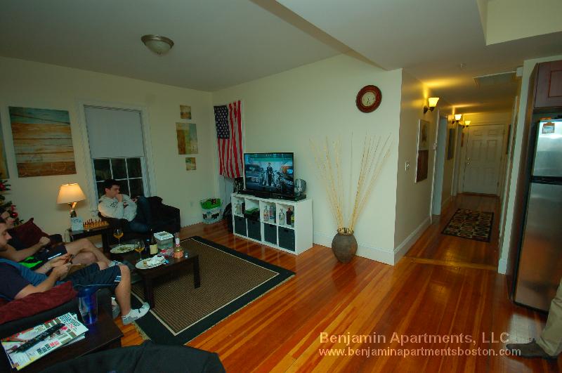 3 bed, 1 bath apartment for rent at 108 Fisher Ave Unit 3, Mission Hill — photo 6 of 8