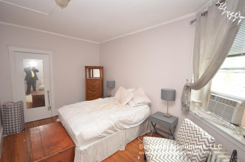 3 bed, 1 bath apartment for rent at 73 Egmont St Unit 5, Coolidge Corner — photo 5 of 12