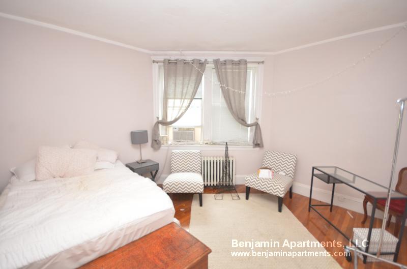 3 bed, 1 bath apartment for rent at 73 Egmont St Unit 5, Coolidge Corner — photo 1 of 12