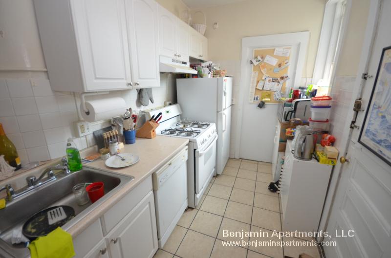 3 bed, 1 bath apartment for rent at 73 Egmont St Unit 5, Coolidge Corner — photo 8 of 12