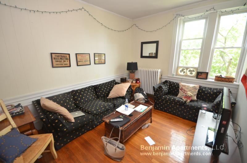 3 bed, 1 bath apartment for rent at 73 Egmont St Unit 5, Coolidge Corner — photo 3 of 12