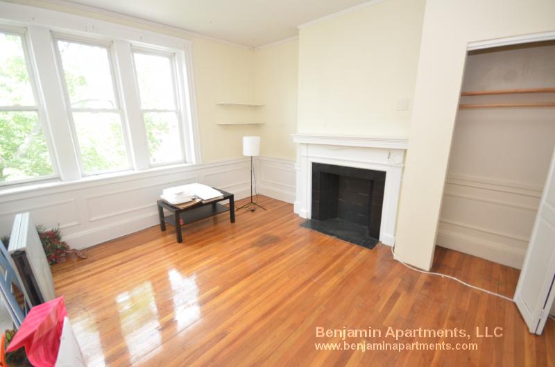 3 bed, 1 bath apartment for rent at 73 Egmont St Unit 5, Coolidge Corner — photo 2 of 12
