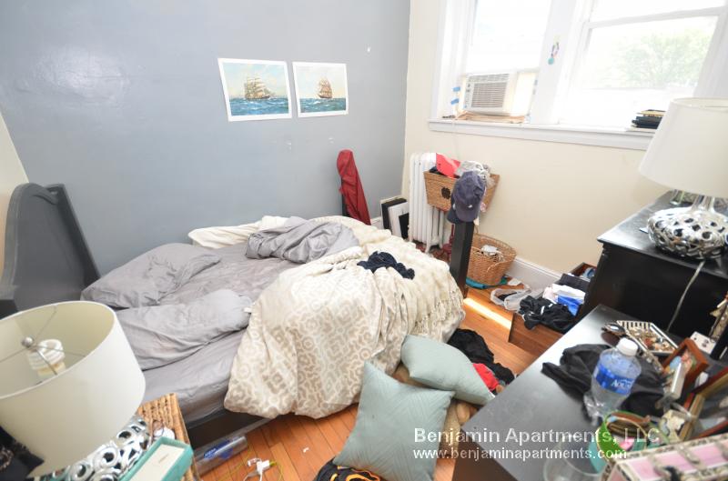 3 bed, 1 bath apartment for rent at 73 Egmont St Unit 5, Coolidge Corner — photo 4 of 12