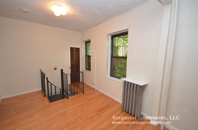 3 bed, 1 bath apartment for rent at 136 Hemenway St Unit 1, Fenway — photo 8 of 11