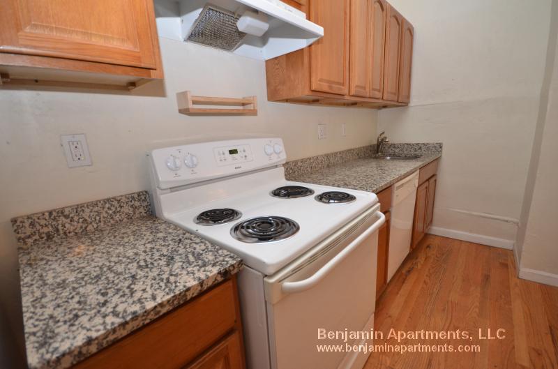 3 bed, 1 bath apartment for rent at 136 Hemenway St Unit 1, Fenway — photo 9 of 11