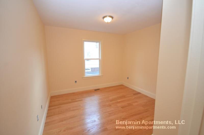 35 Pratt St, Allston