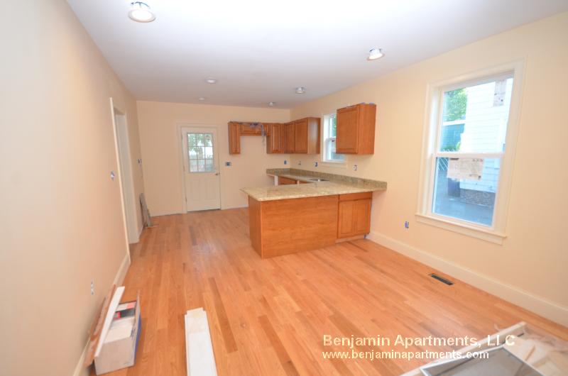 35 Pratt St, Allston