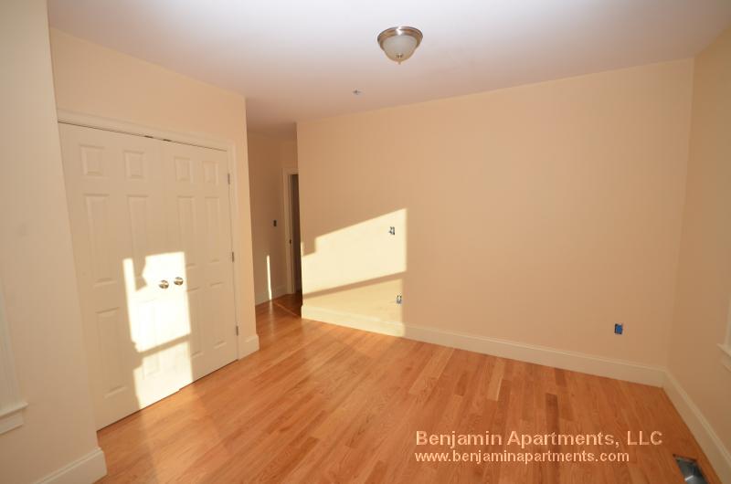 35 Pratt St, Allston