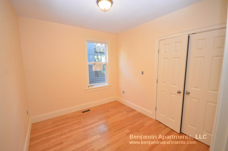 35 Pratt St, Allston