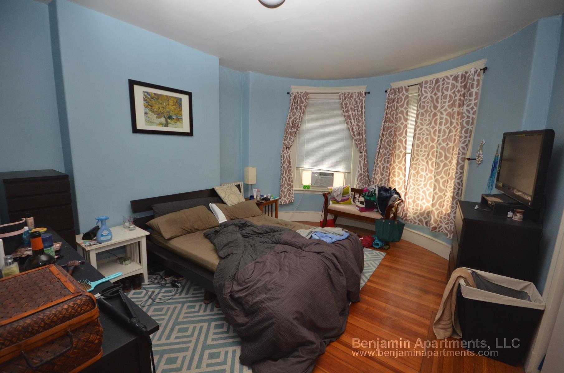 1589 Beacon St, Coolidge Corner