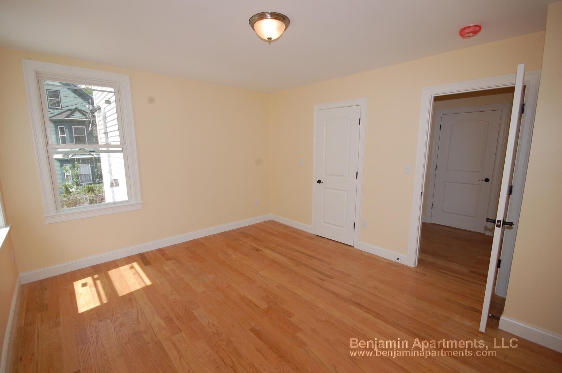 5 Griggs Pl, Allston