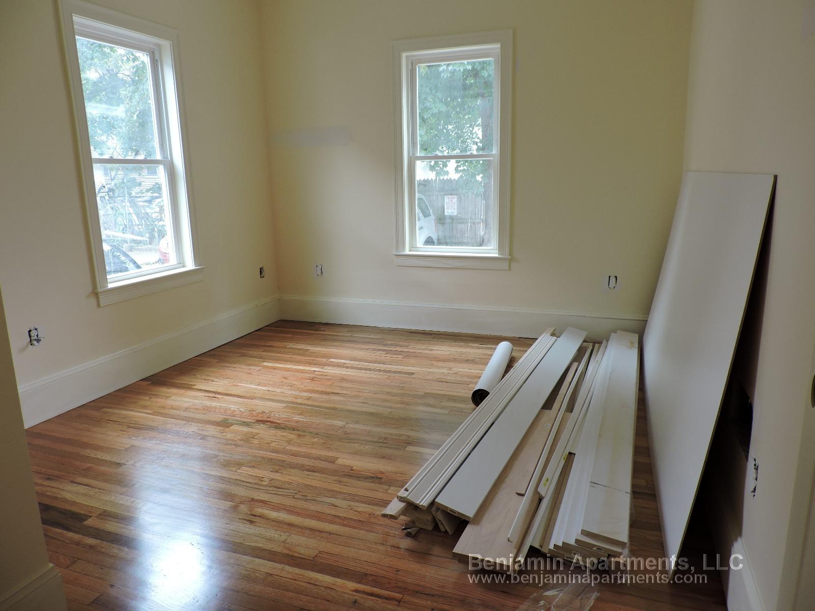 33 Pratt St, Allston