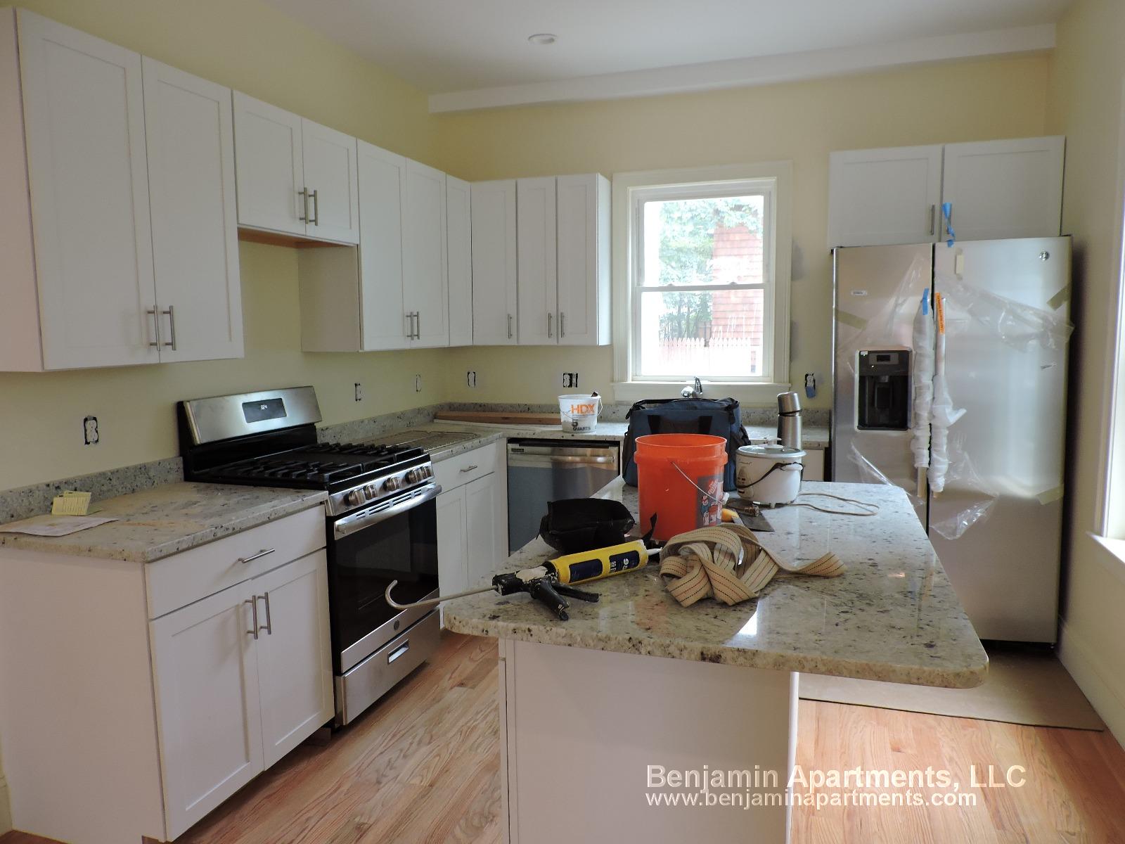 33 Pratt St, Allston