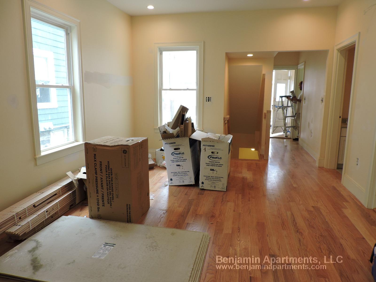 33 Pratt St, Allston