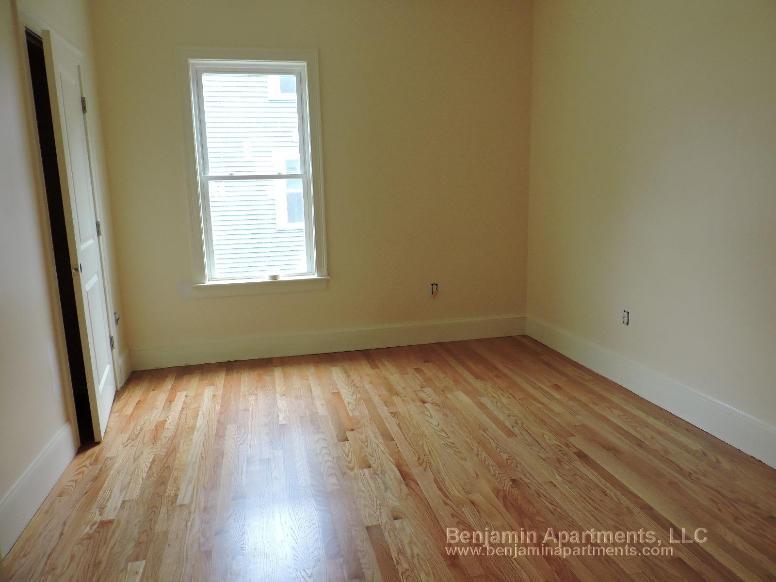 33 Pratt St, Allston