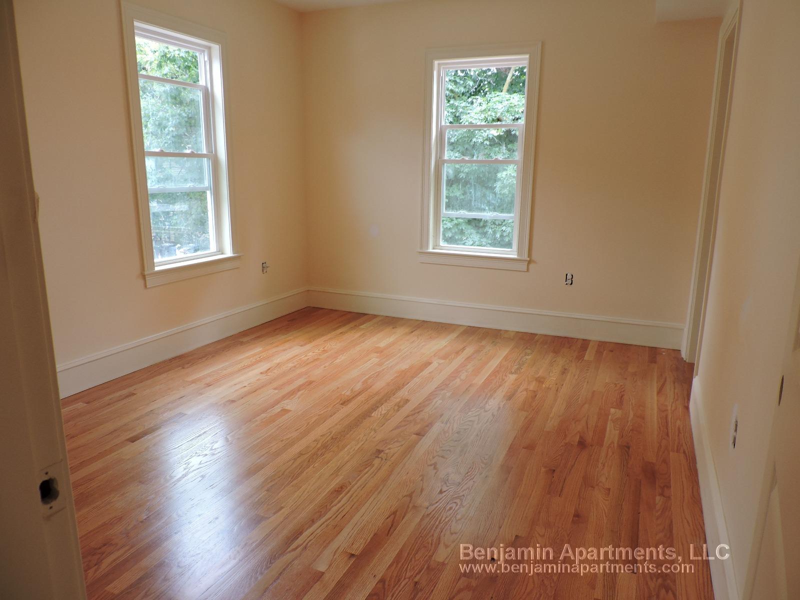 33 Pratt St, Allston