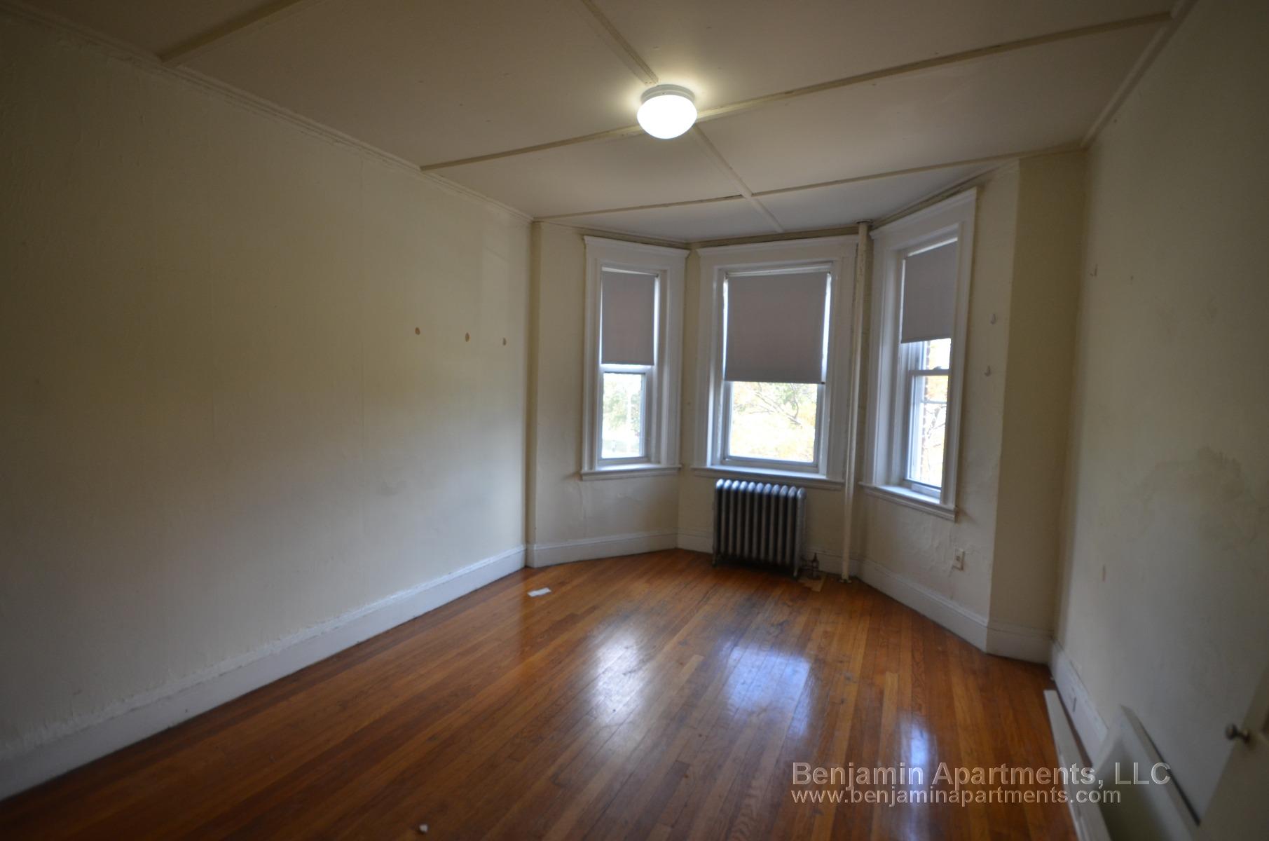 1175 Boylston St. - 2,895USD / month