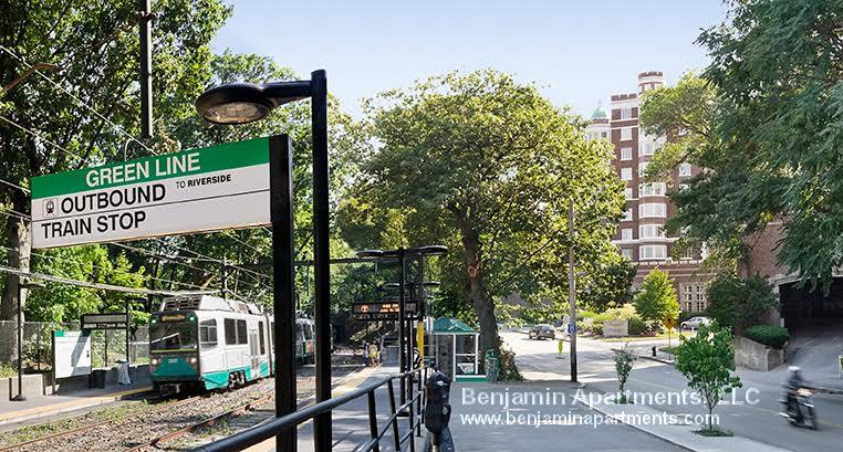 20 Chapel St, Longwood