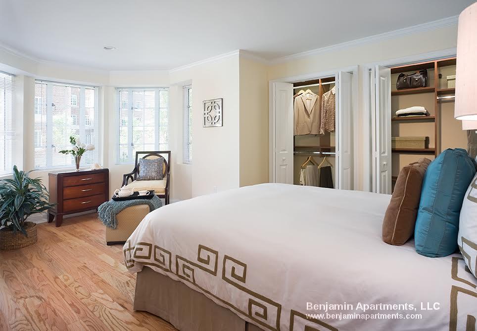 20 Chapel St, Longwood