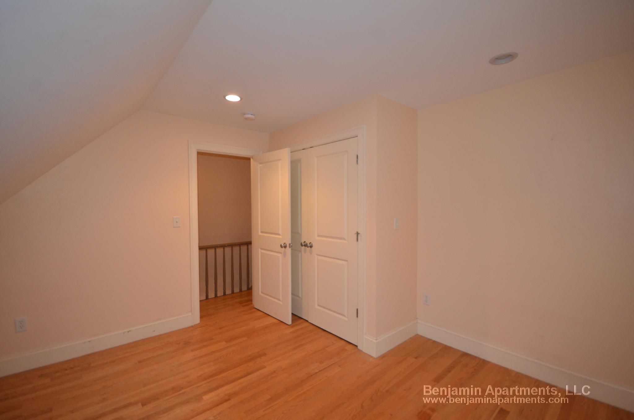 25 Lothrop St, Lower Allston