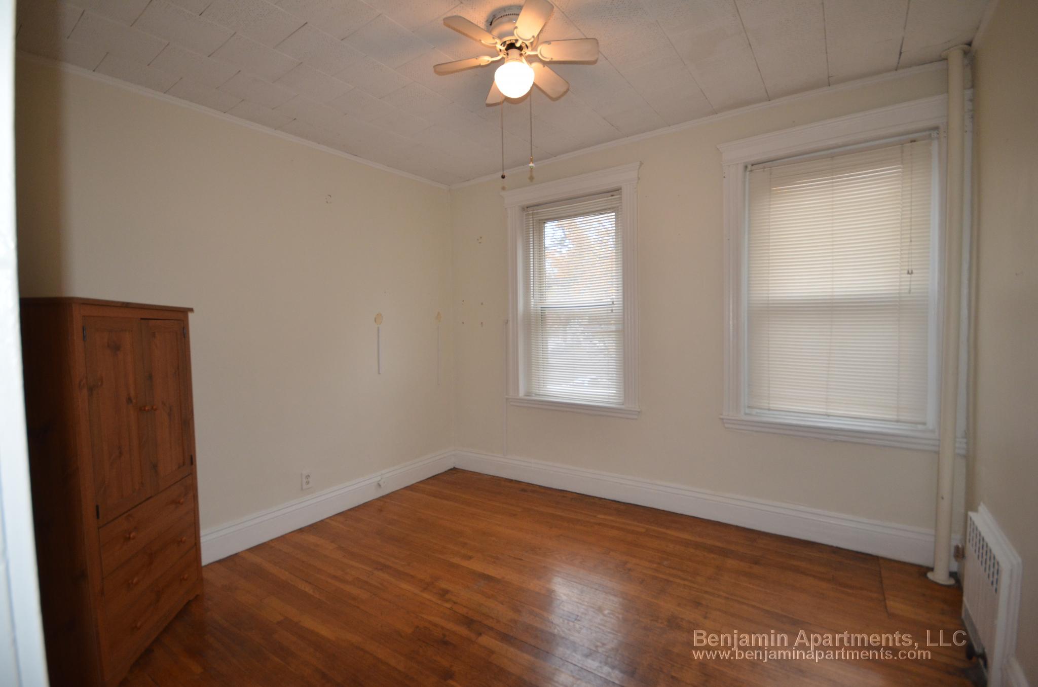 2 bed, 1 bath apartment for rent at 126 Warren St Unit 21, Brighton — photo 6 of 7