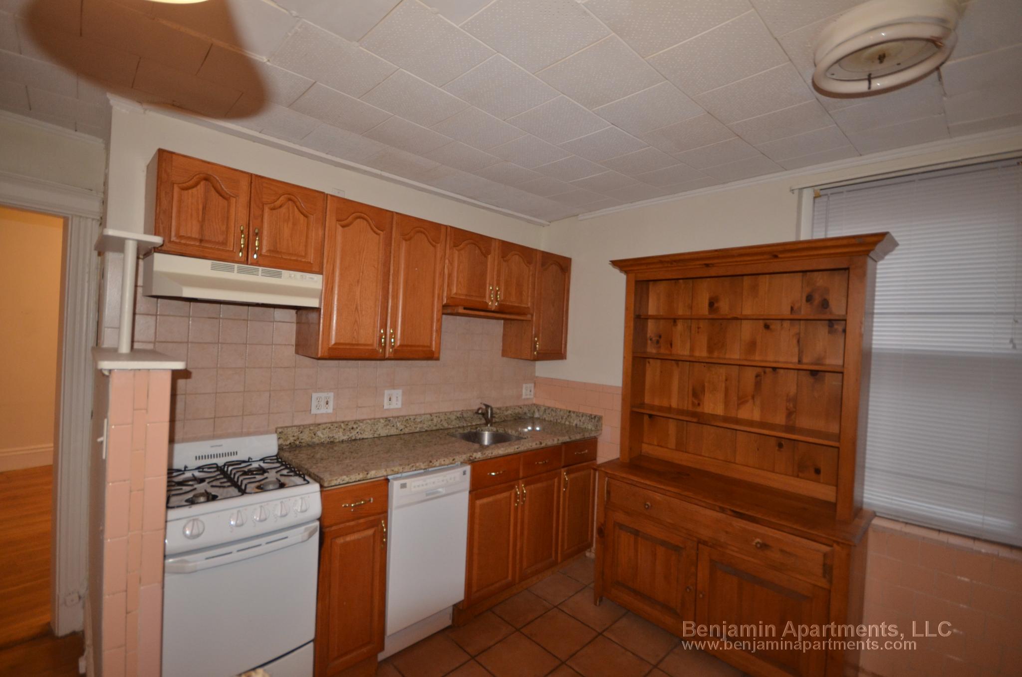 2 bed, 1 bath apartment for rent at 126 Warren St Unit 21, Brighton — photo 4 of 7