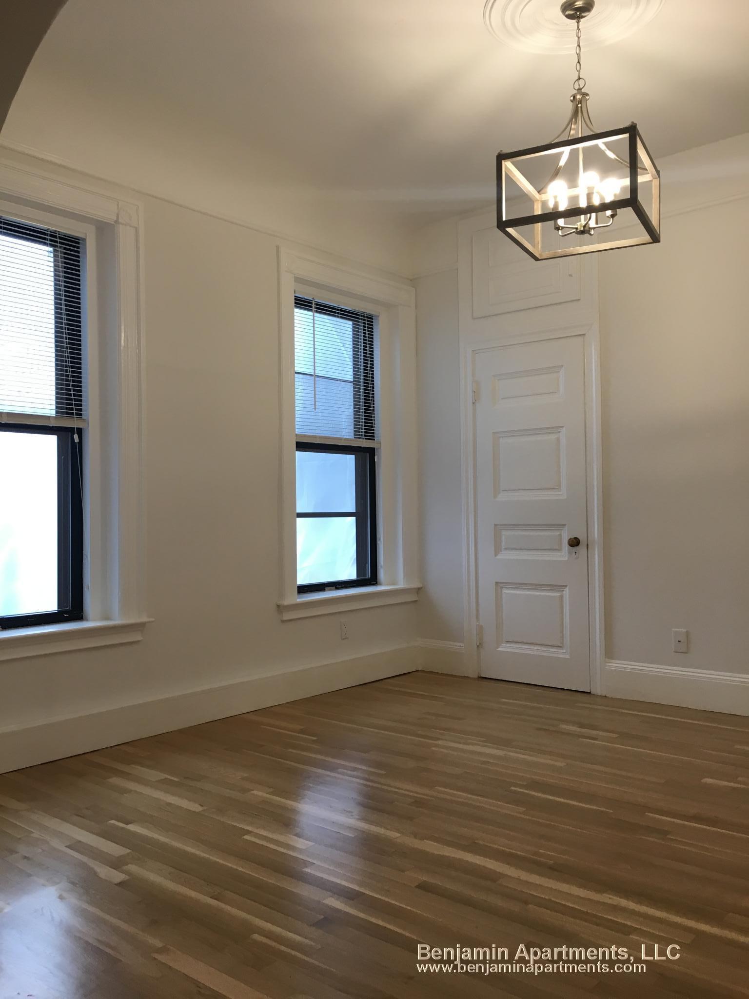 290 Commonwealth Ave, Back Bay