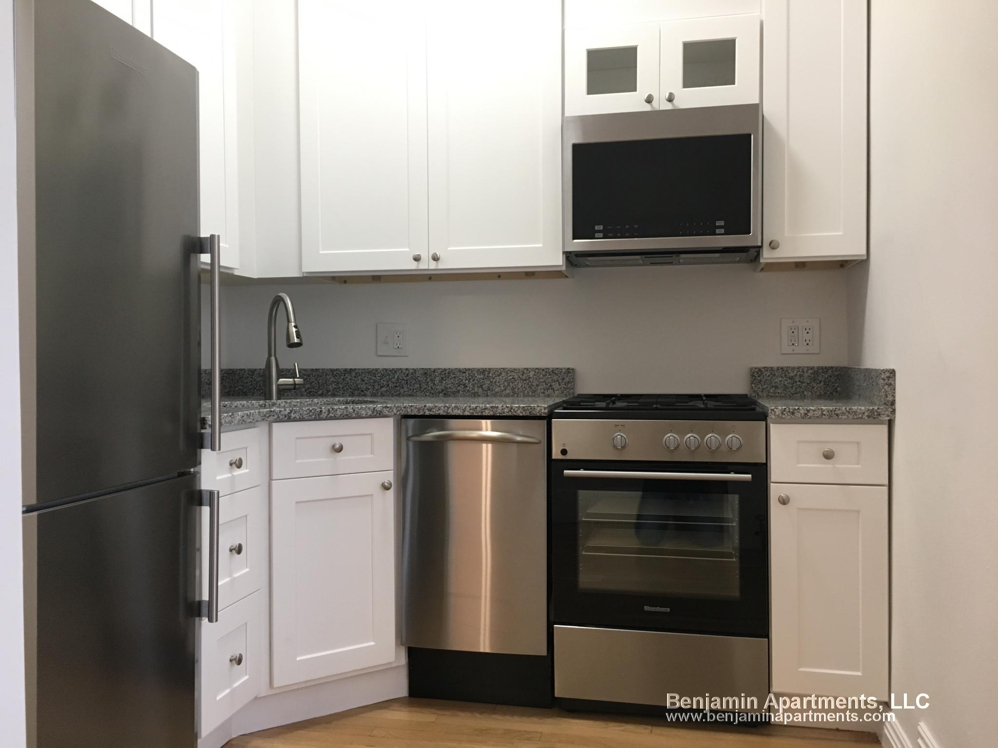 290 Commonwealth Ave, Back Bay