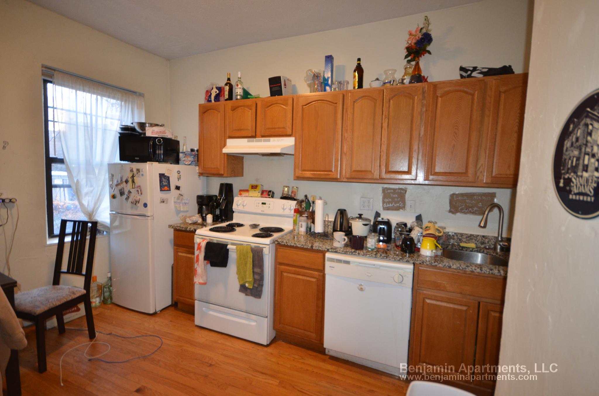 3 bed, 1 bath apartment for rent at 136 Hemenway St Unit 1, Fenway