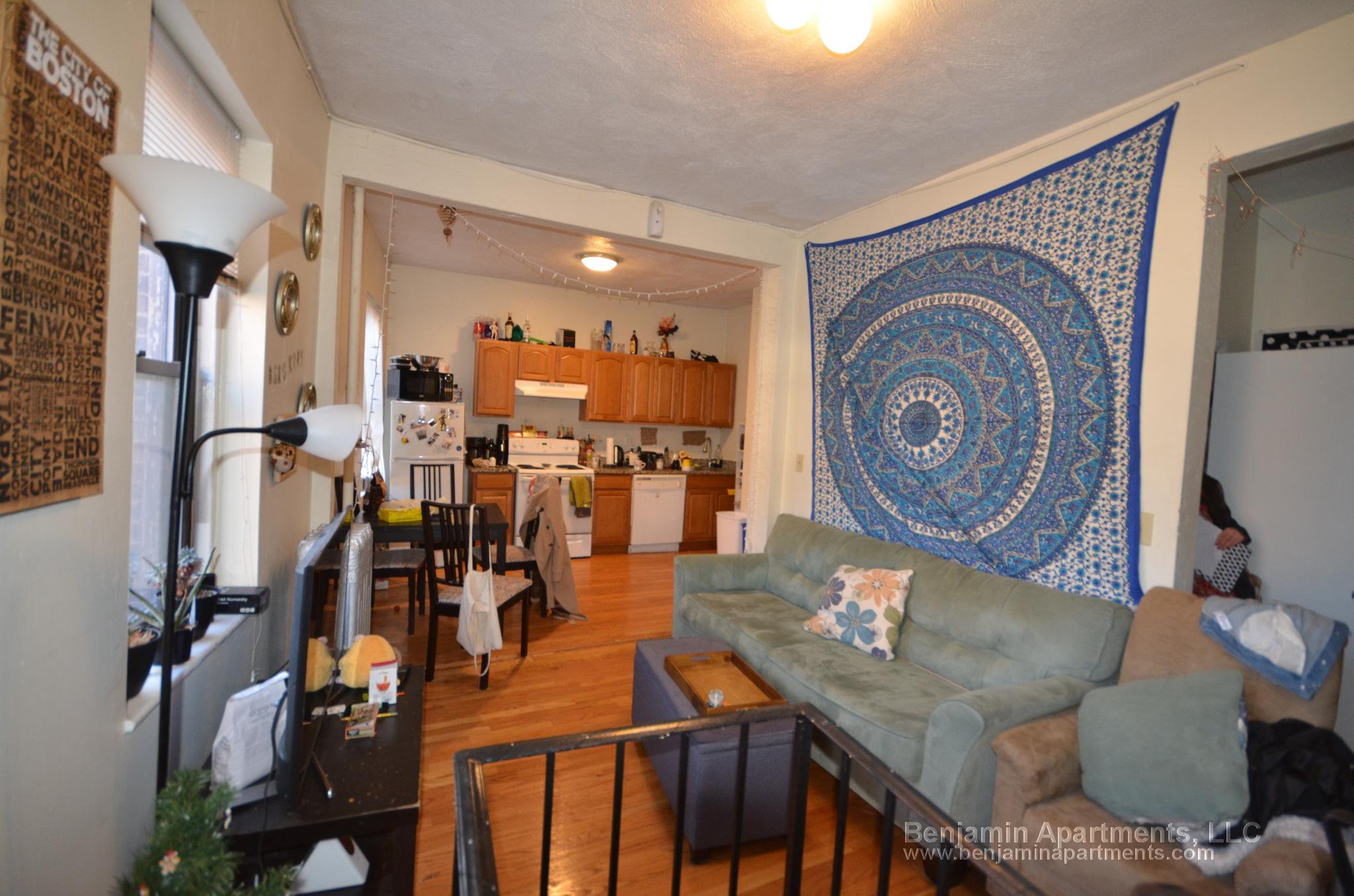 3 bed, 1 bath apartment for rent at 136 Hemenway St Unit 1, Fenway — photo 3 of 11