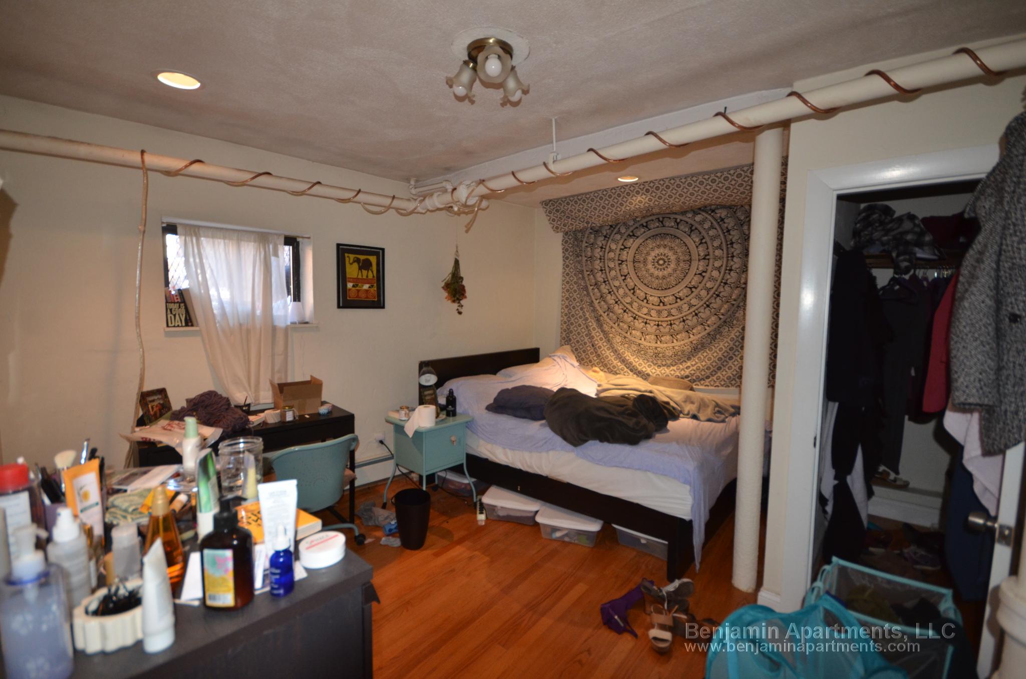 3 bed, 1 bath apartment for rent at 136 Hemenway St Unit 1, Fenway — photo 4 of 11