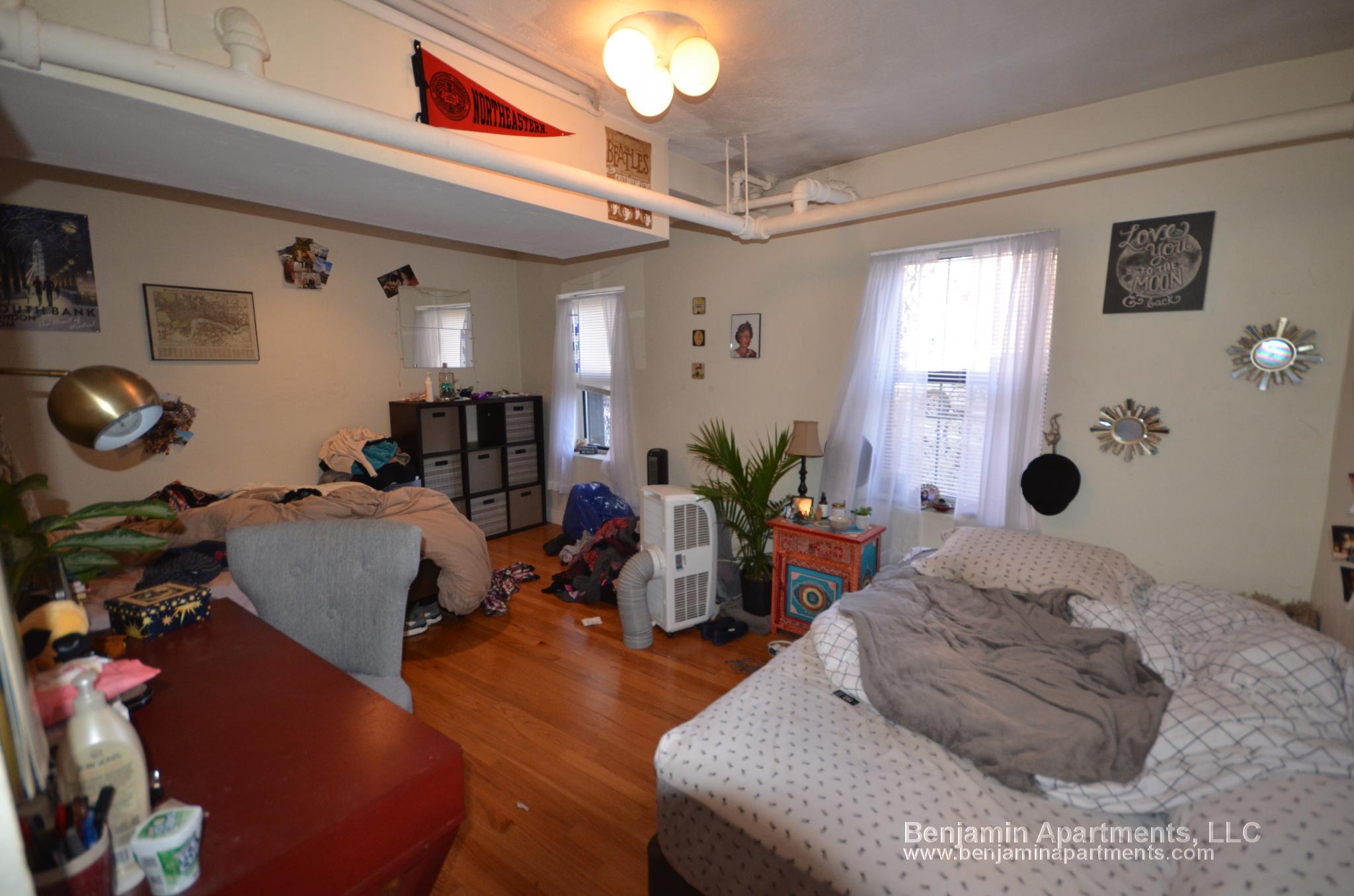 3 bed, 1 bath apartment for rent at 136 Hemenway St Unit 1, Fenway — photo 6 of 11