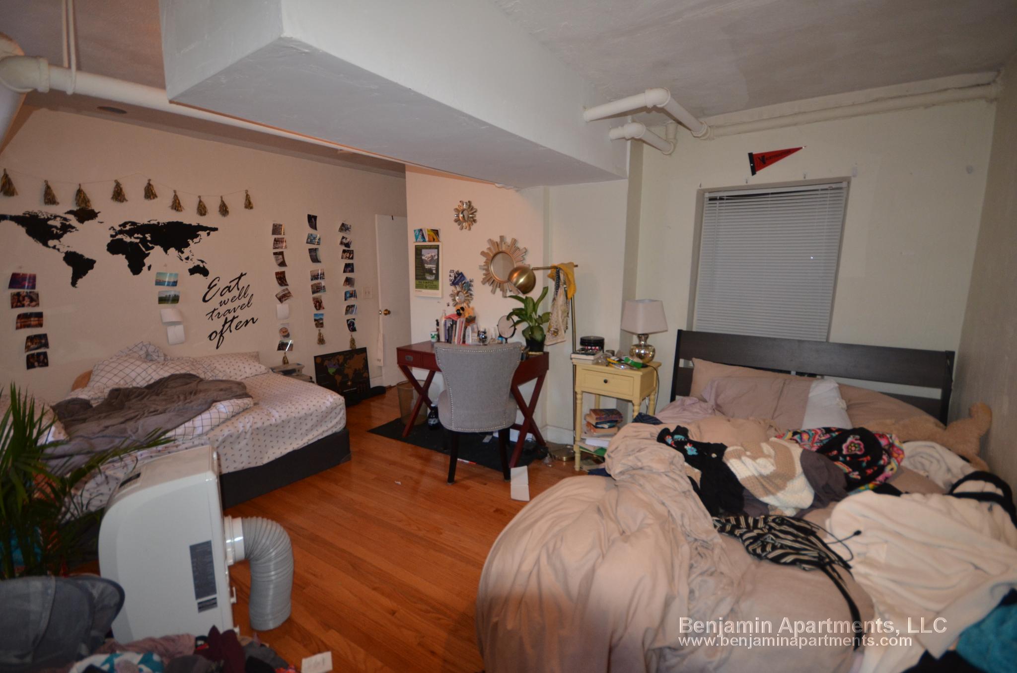 3 bed, 1 bath apartment for rent at 136 Hemenway St Unit 1, Fenway — photo 7 of 11