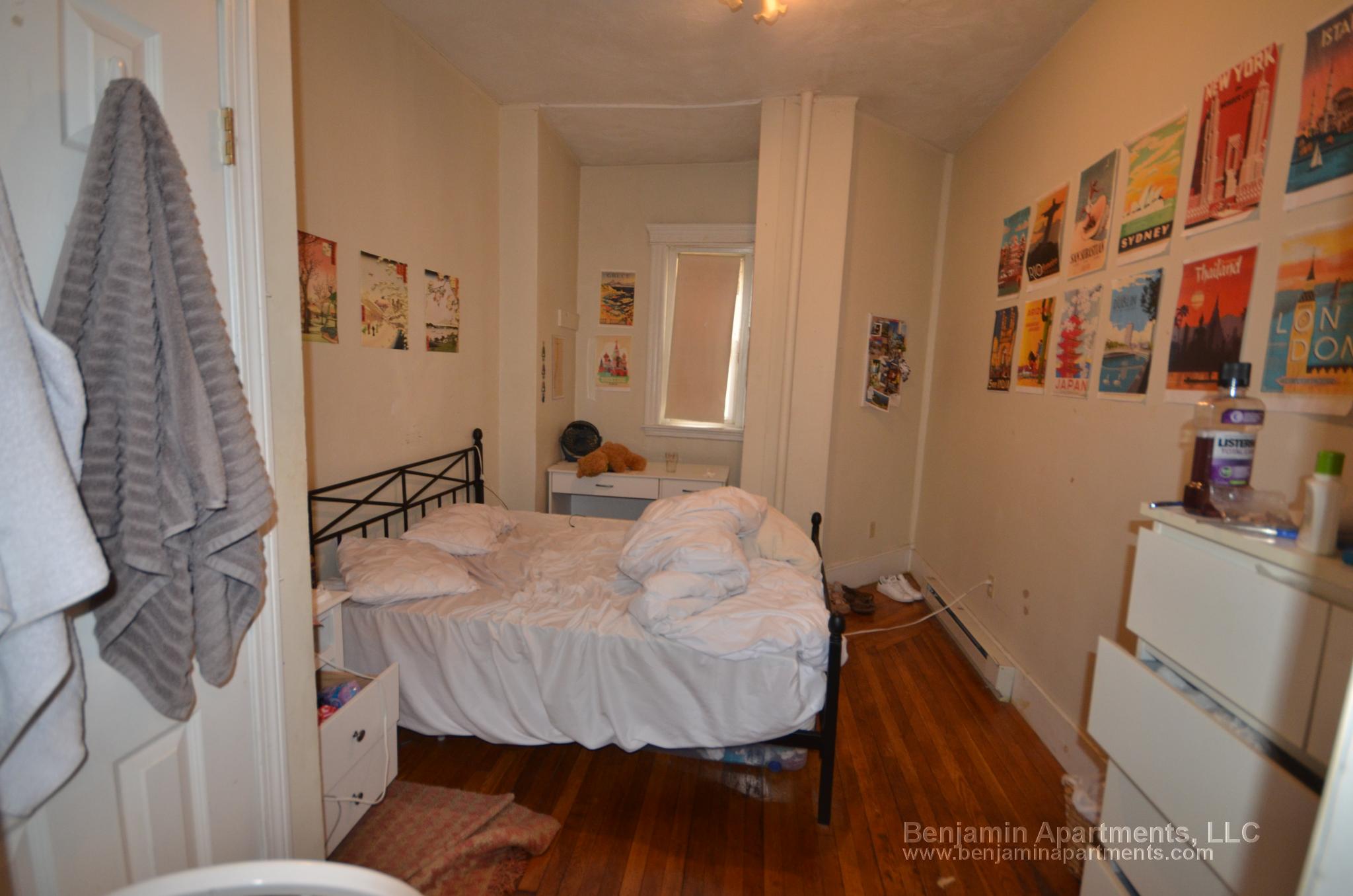 3 bed, 1 bath apartment for rent at 204 Hemenway St Unit 1, Fenway — photo 9 of 10