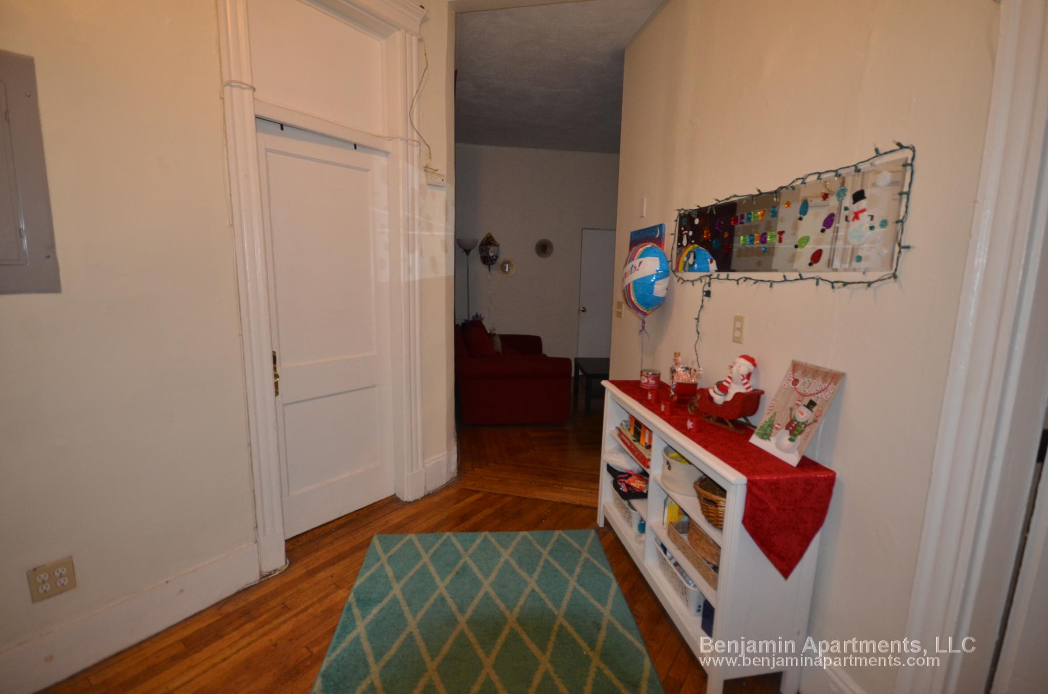 3 bed, 1 bath apartment for rent at 204 Hemenway St Unit 1, Fenway — photo 6 of 10