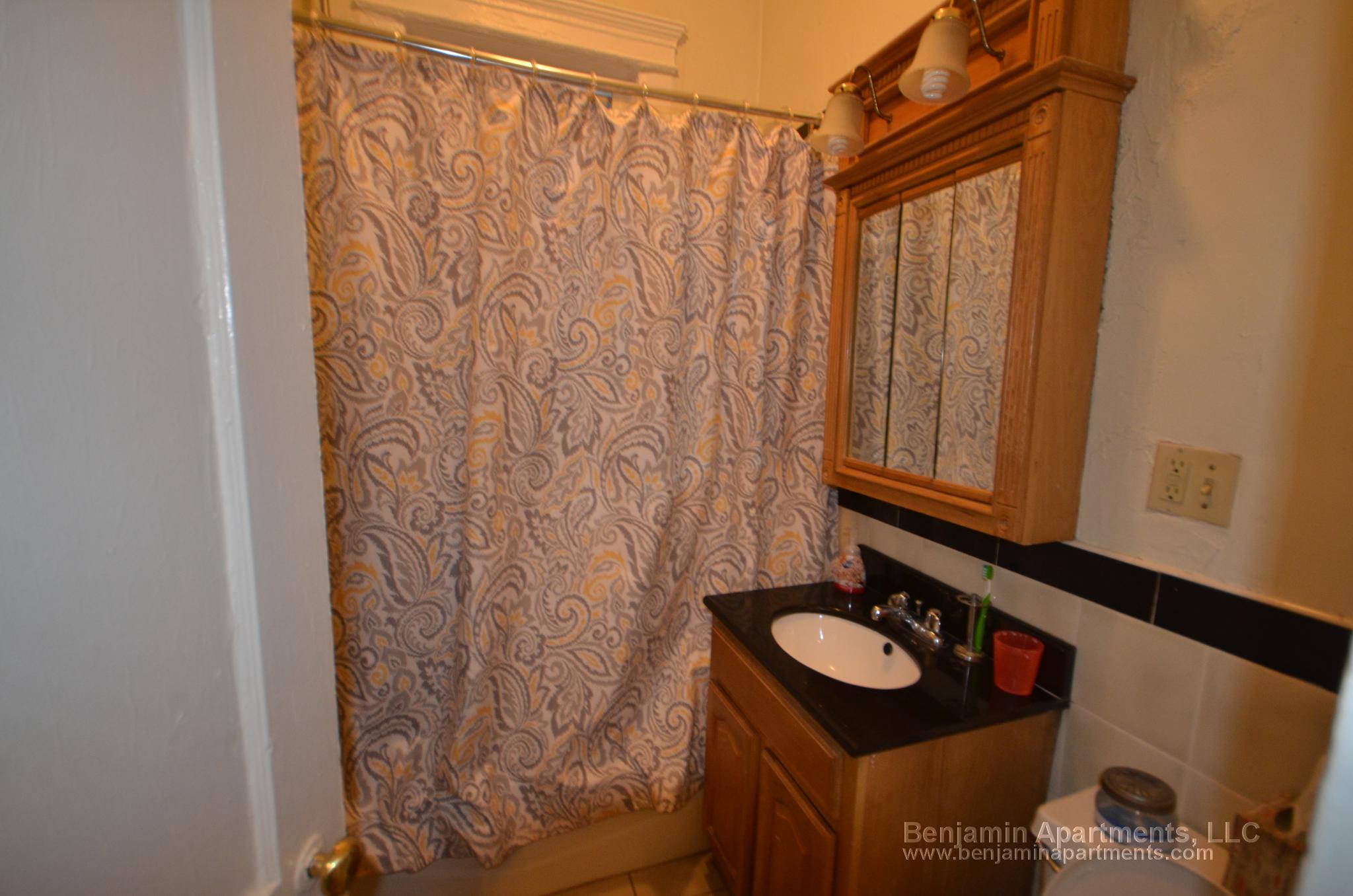 3 bed, 1 bath apartment for rent at 204 Hemenway St Unit 1, Fenway — photo 10 of 10