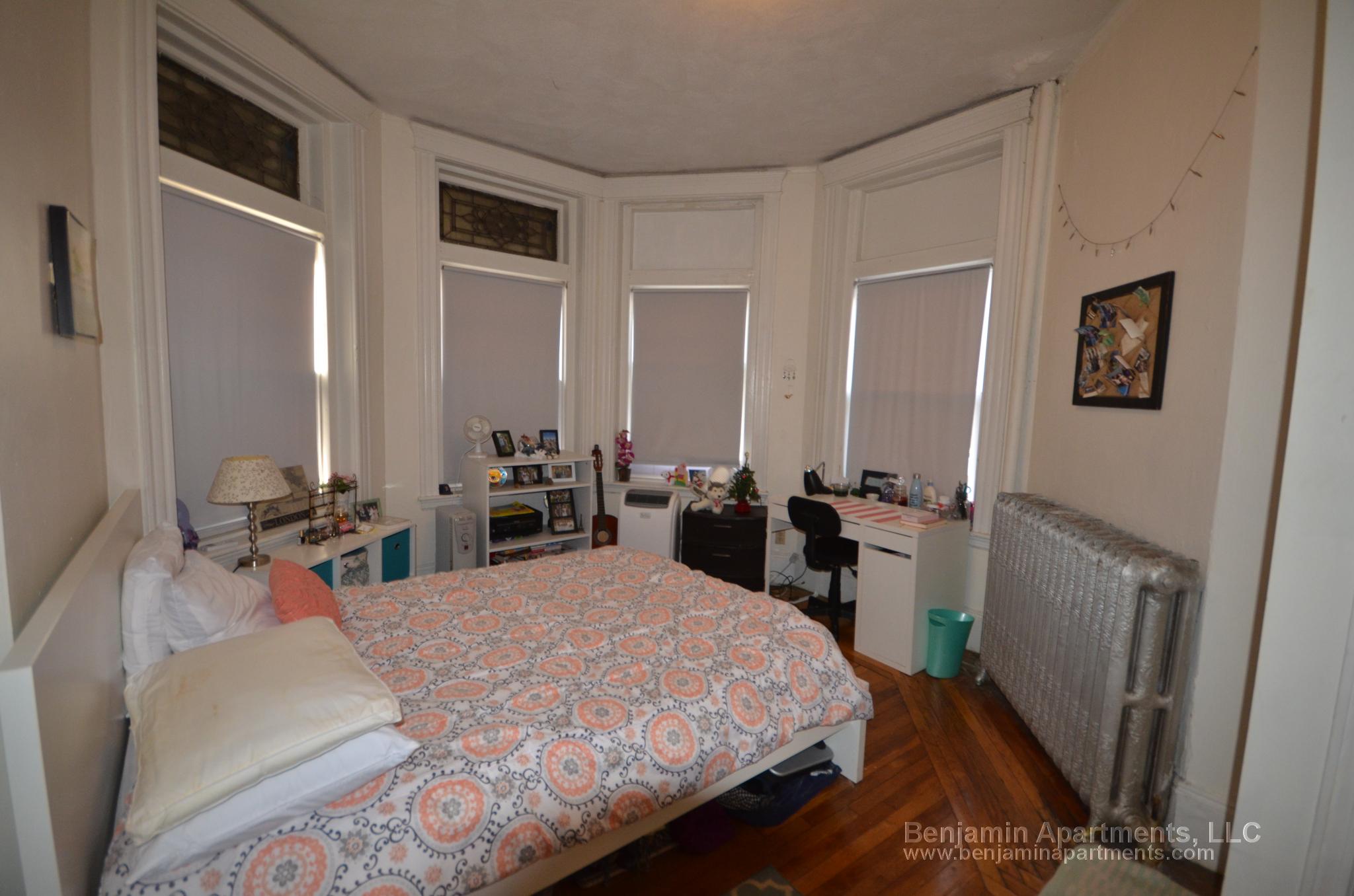 3 bed, 1 bath apartment for rent at 204 Hemenway St Unit 1, Fenway — photo 8 of 10