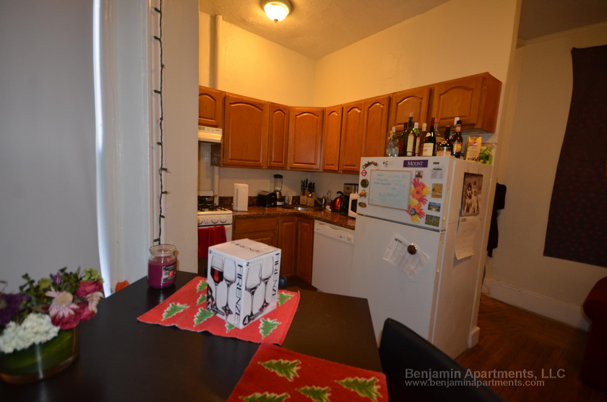 3 bed, 1 bath apartment for rent at 204 Hemenway St Unit 1, Fenway — photo 2 of 10